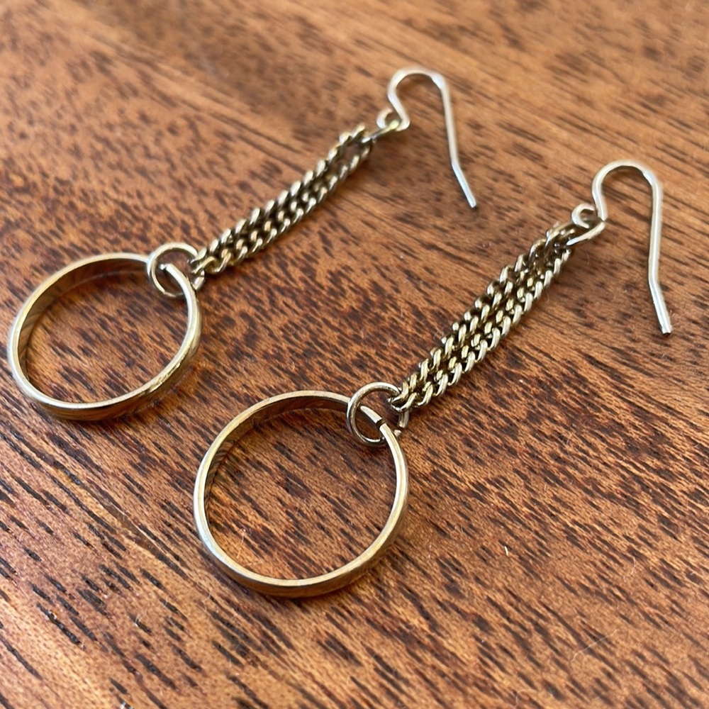 🔥 3 FOR $20 🔥 Dangling gold-like earrings. White-gold appearance. - Picture 1 of 4
